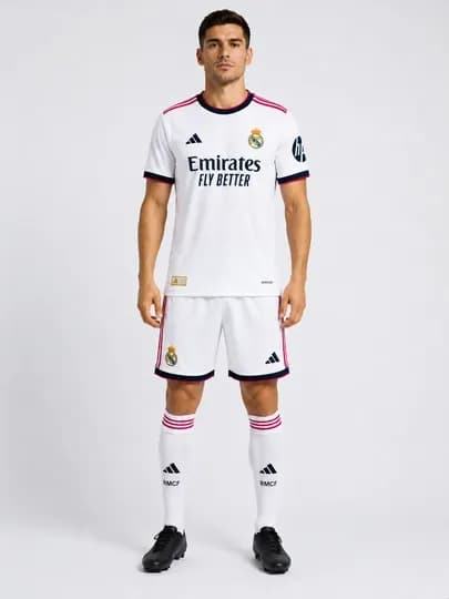 Футбольная форма Real Madrid 2025/2026 и 2026/2027(домашняя форма, белая). Без номера