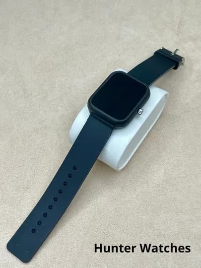 Женские наручные часы на выставке — LWATCHS-15W0124-ЧЕРН