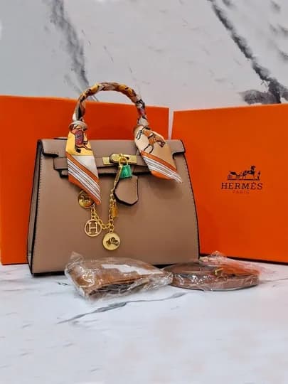 Женская кожаная сумка тоут HERMES через плечо повседневная, деловая, вместительная — ВСЁНАШЕ-SUMHERMES-БЕЖЕВ-22х19