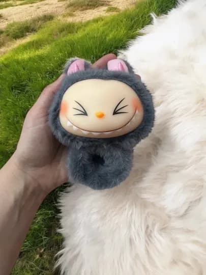 Лабубу мягкая игрушка браслет монстр — FANTOY-LABUBRA-СЕРЫЙ