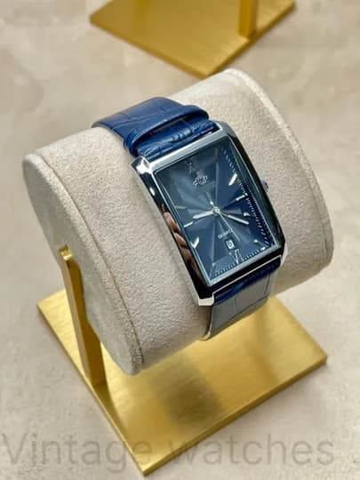 Мужские наручные часы от бренда Tissot в подарочной упаковке в классическом стиле