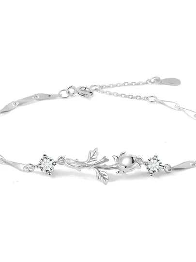 Женский браслет — двойная цепочка с декоративными элементами